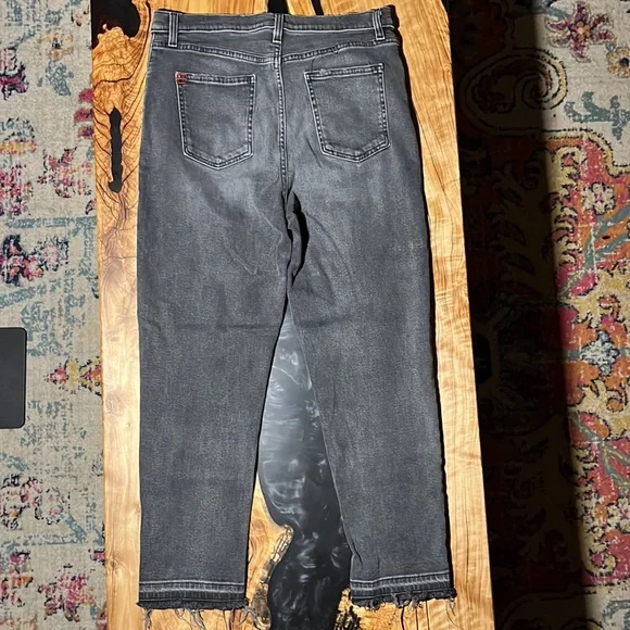 BDG Black Wash Frayed Hem Girlfriend Jeans.  Sz 31 - Picture 2 of 5